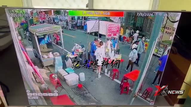 有片／女子車倒撞瓦斯鋼瓶！攤販瞬間起火…老闆驚逃