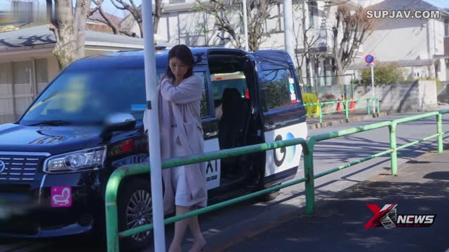 48岁前秘书宫上由花：美貌依旧，欲望飙升