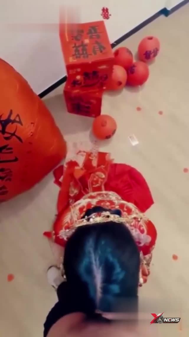 张帅何奇颖全裸请柬火爆出圈