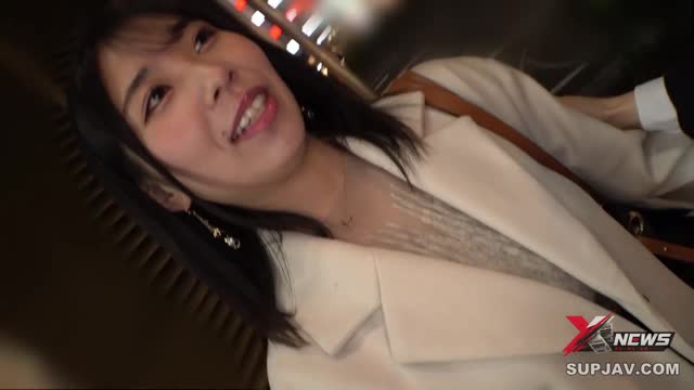 酒后越界：已婚男与丰满女同事的办公室激情